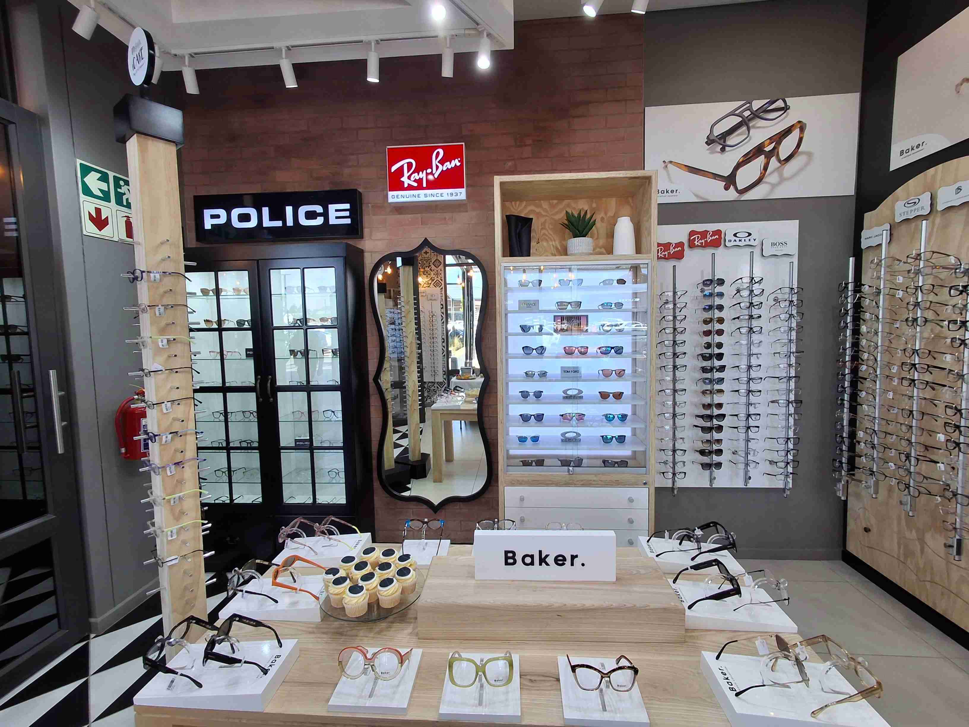 EXE Cotswold Square frame displays