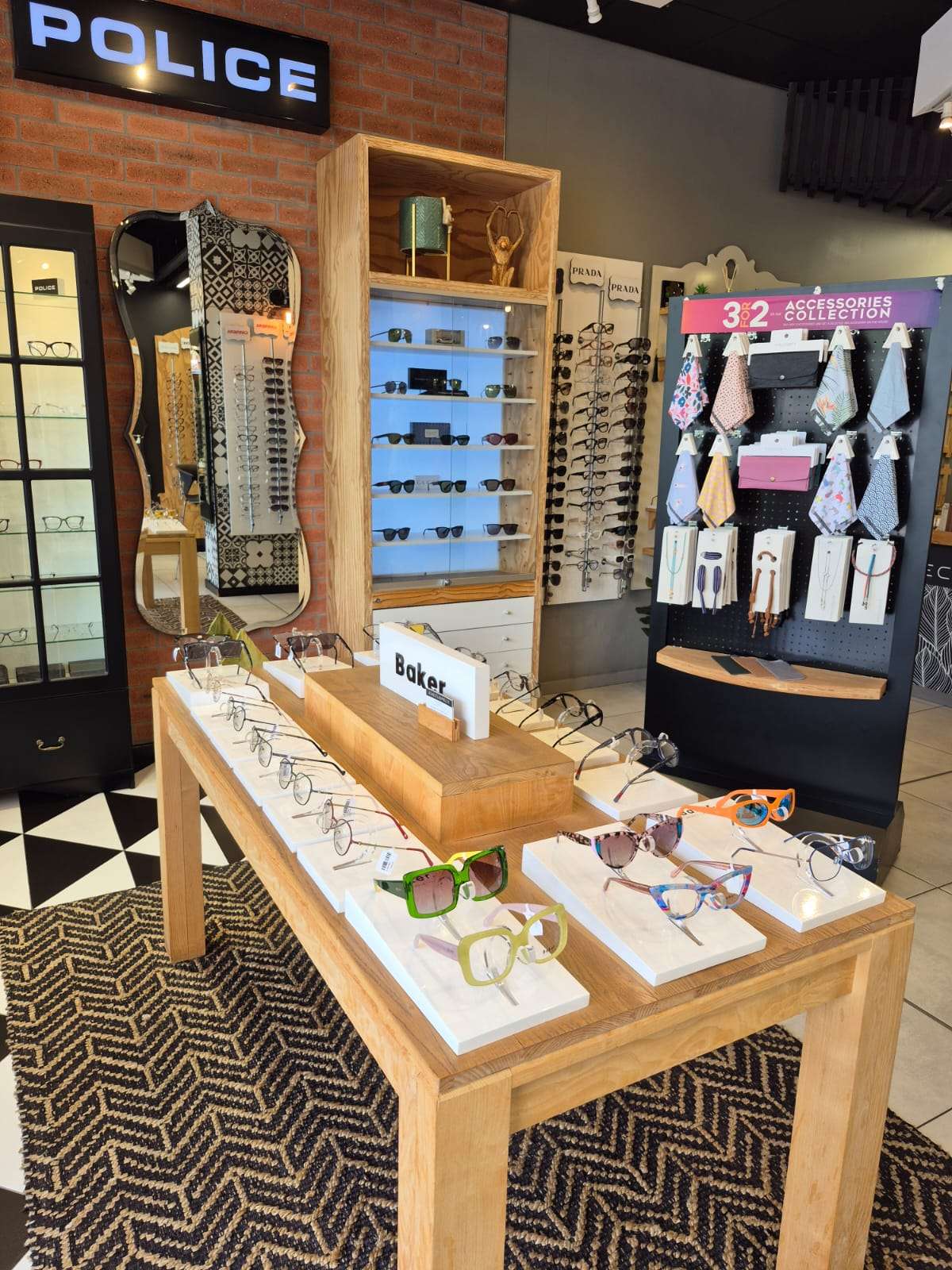 Execuspecs The Neighbourhood Square displays